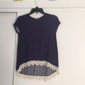 Flowy navy blue T-shirt with scalloped lace